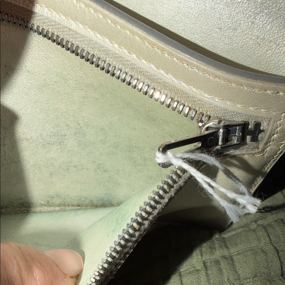 Hermès Metallic Silver Leather Bifold Wallet - Picture 6 of 14
